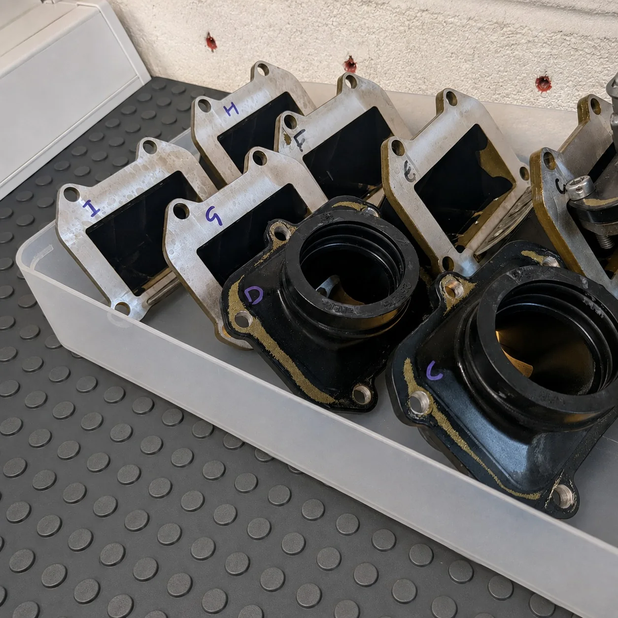 Mehrere geprüfte und gekennzeichnete Membranblöcke für Rotax-Motoren
